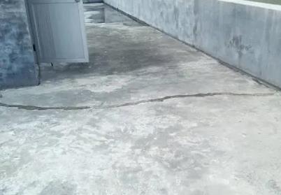 子长楼顶漏水维修公司分享下如何解决卫生间隐蔽部位漏水的问题?